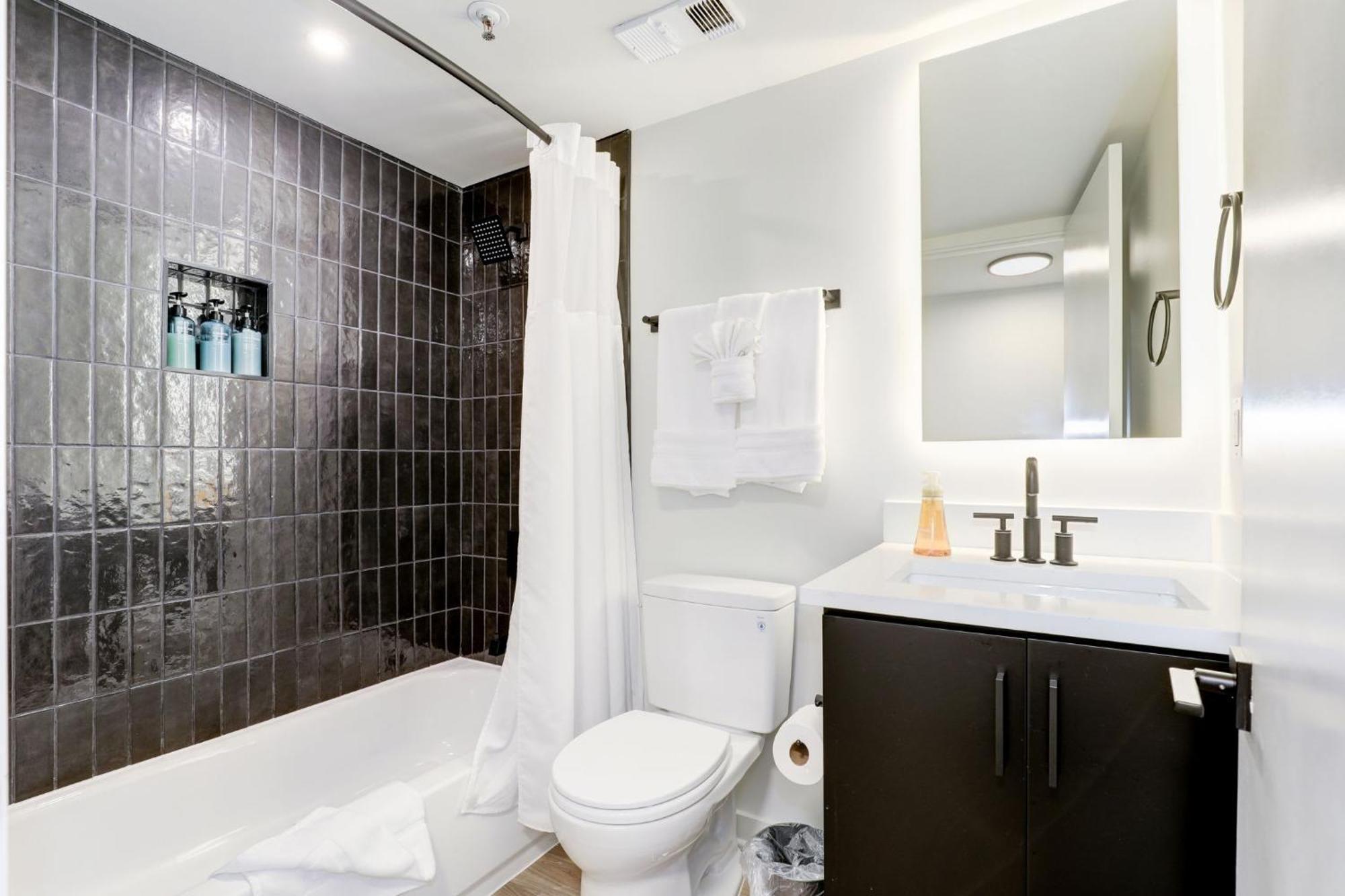 2Br Executive Apartment In Prime Location Arlington Exterior photo