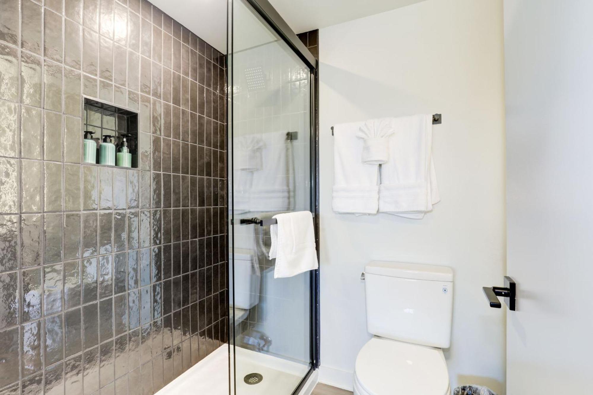 2Br Executive Apartment In Prime Location Arlington Exterior photo